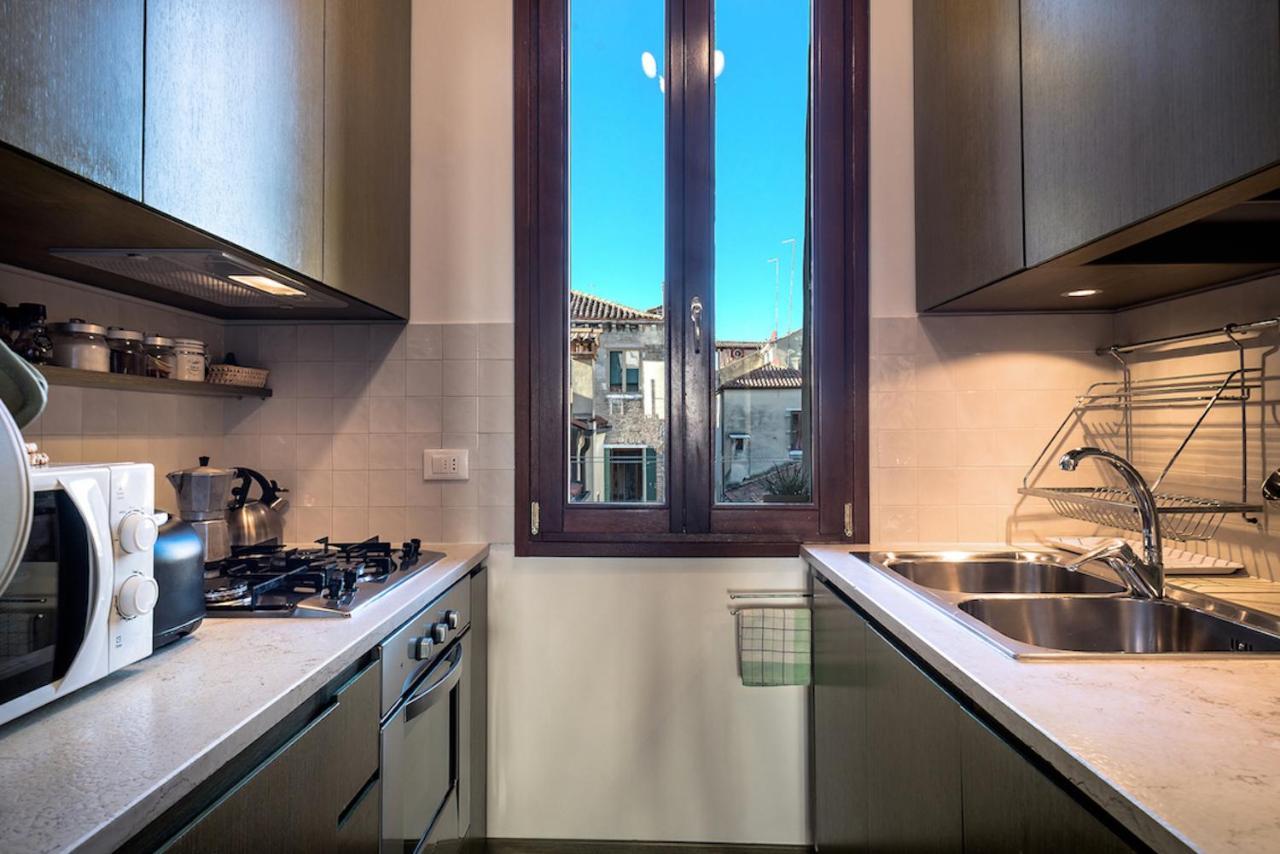 Ferienwohnung Mansardina - 1 Min From Accademia - Duplex Stylish And Cosy Venedig Exterior foto